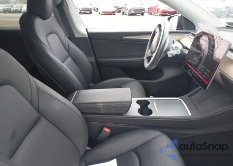 2024 Tesla Model Y Long Range Single Motor Rear-Wheel Drive/Rwd z USA, uszkodzony, nr VIN 7SAYGDED2RF027820